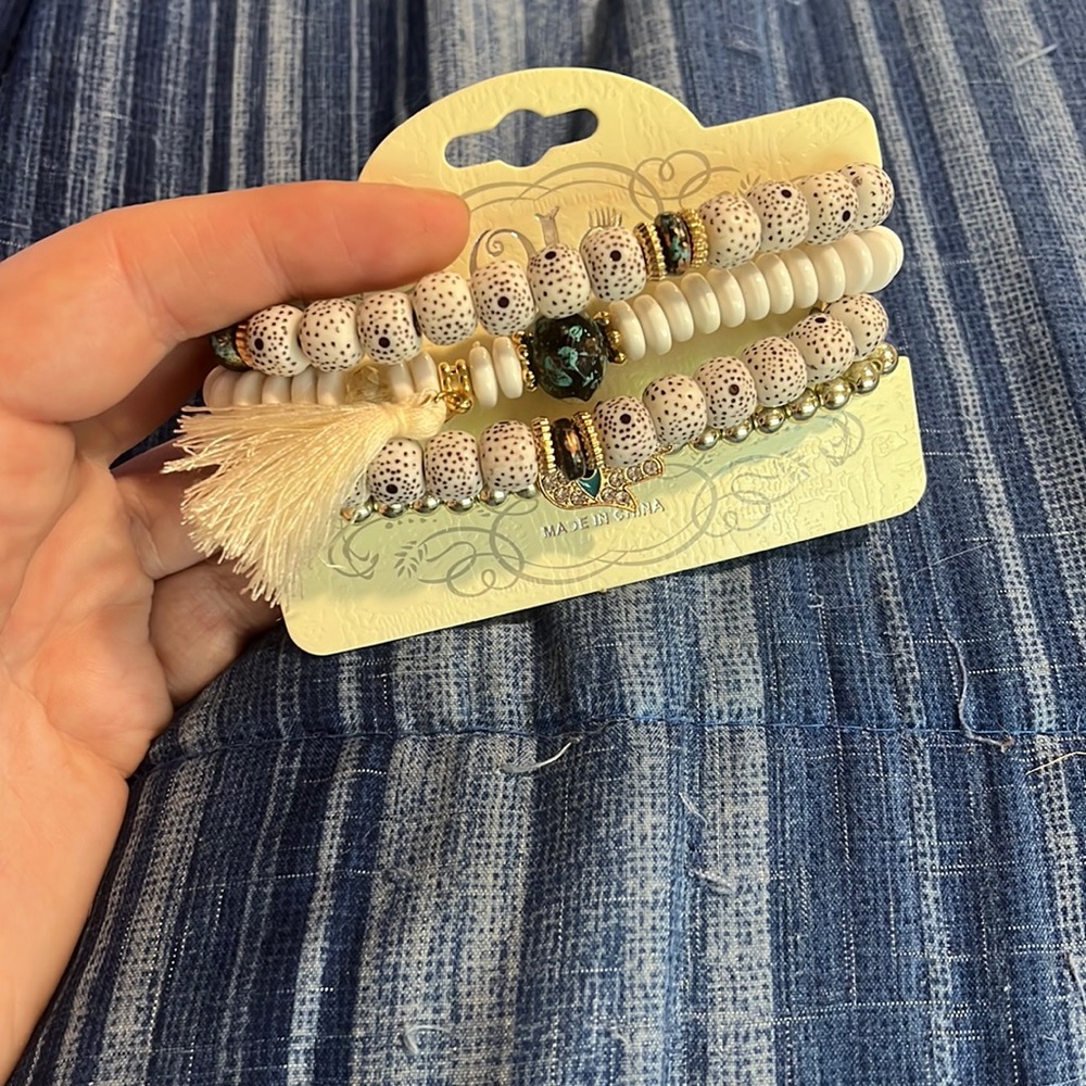 Beige beaded bracelet set